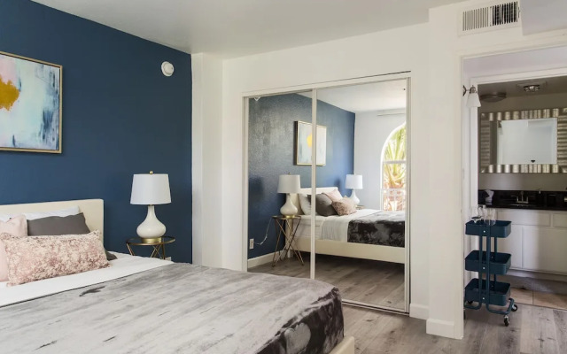 Extravagant Hollywood Cosmo Suites