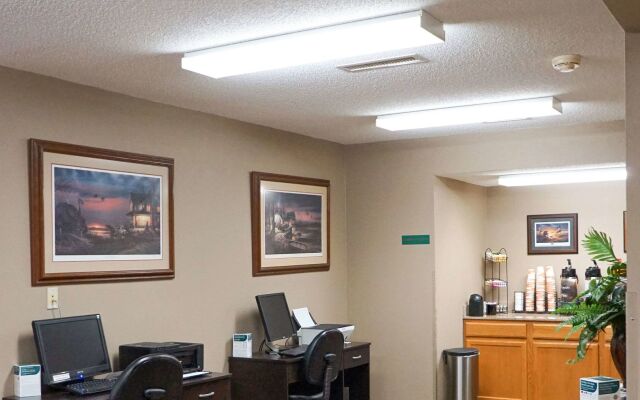 Quality Inn & Suites Watertown near Prairie Lakes Ice Arena