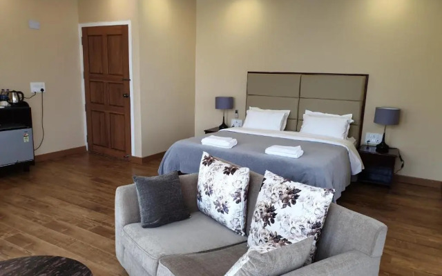 Shalom Farmhouse by the hillside