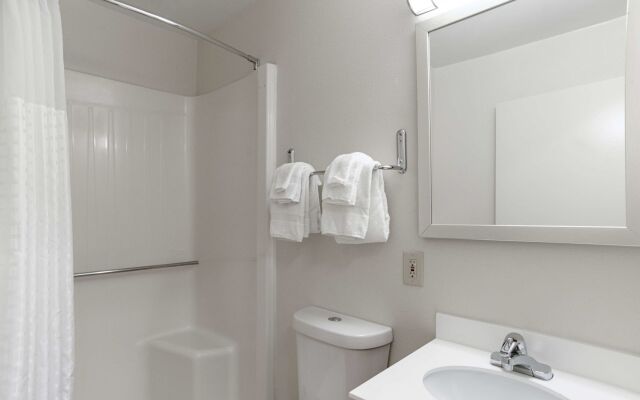 HomeTowne Studios By Red Roof Denver - Glendale/ Cherry Creek