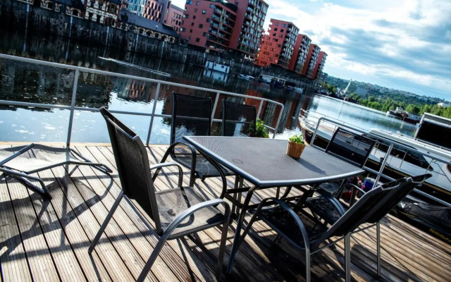 Houseboat Bonanza Prague