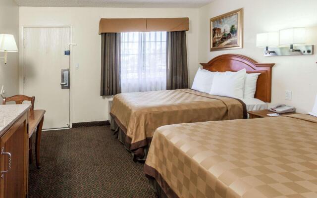 Travelodge by Wyndham Fullerton Near Anaheim