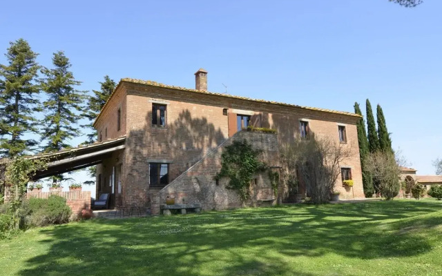 Pleasant Villa In Valiano With Terrace, Garden, Sun-Loungers