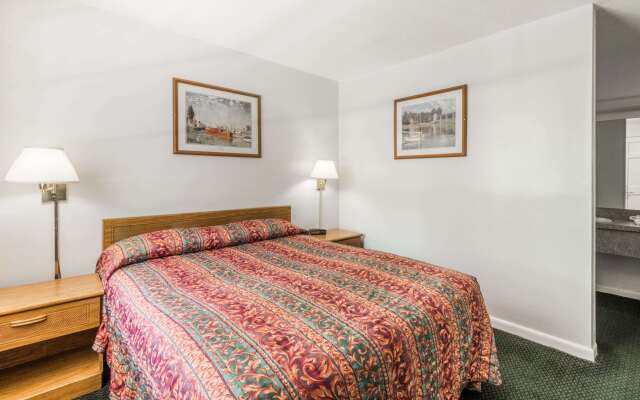 Travelodge by Wyndham Cape Cod Area