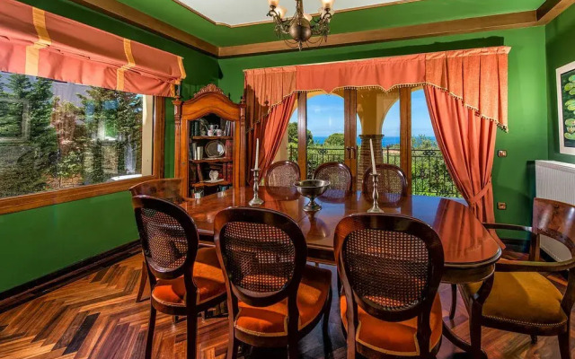 Bozonos Luxury Villa