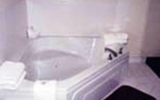 Continental Inn & Suites