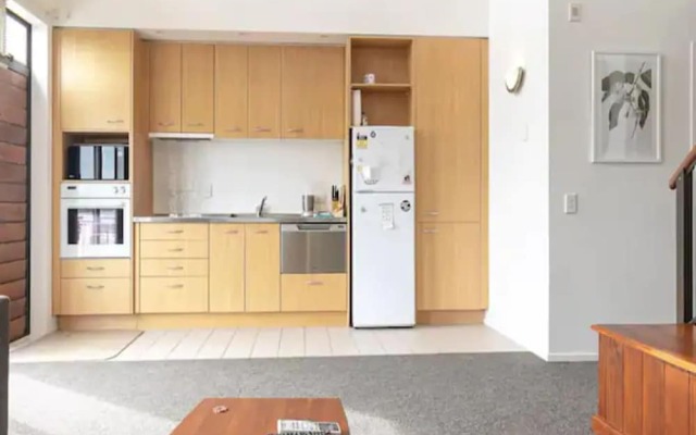 Roomy Loft Two Bedroom Apartment W/ Free Parking!