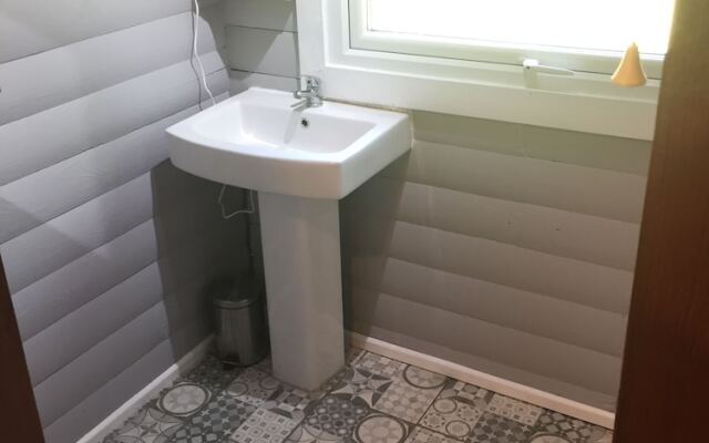 Lovely 3-bed Log Cabin in the Hills Near Dunoon