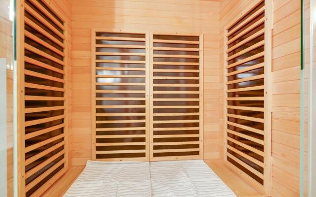 Spacious Villa With Sauna