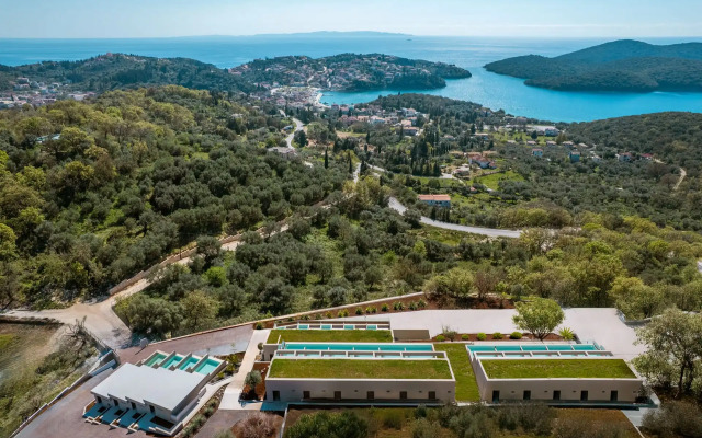 4S Sivota Sun Side Serenity