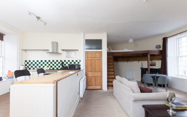 Unique Studio Apartment With Roof Terrace