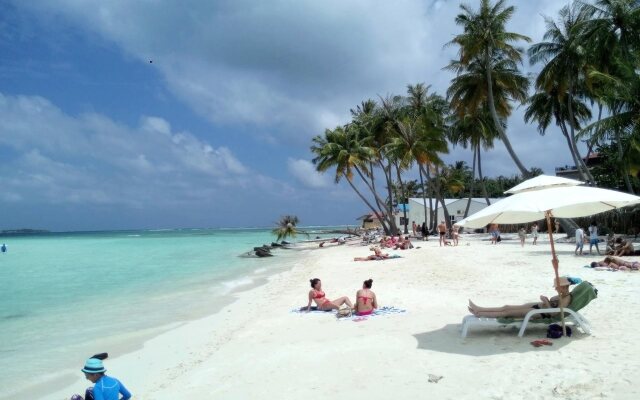Equator Beach Inn