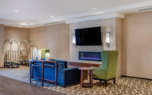 Comfort Inn & Suites