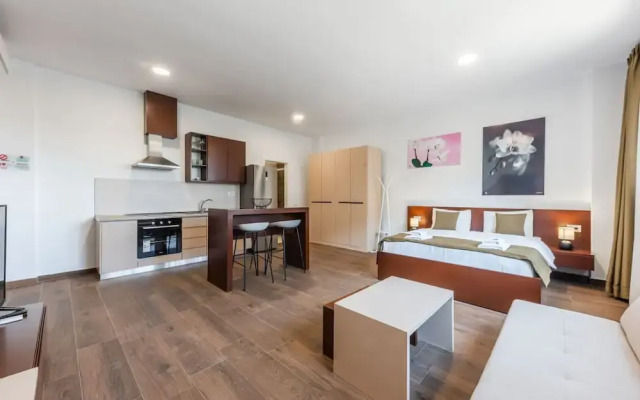 Modern Studio by the Beach - Orkidea