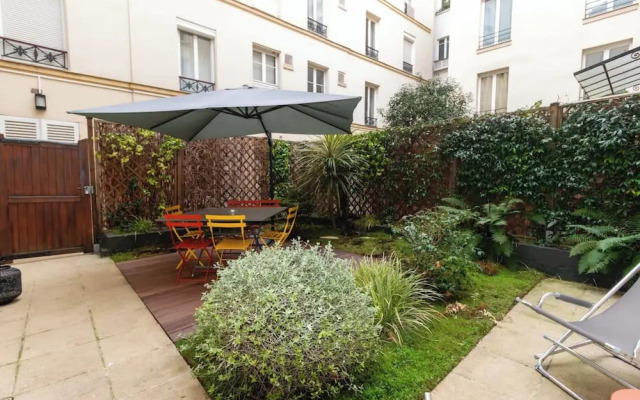 Superb Terrace Apart Champs Elysees Eiffel Tower