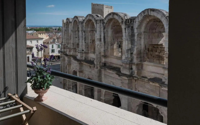 Studio avec balcon donnant sur les Arènes d’Arles