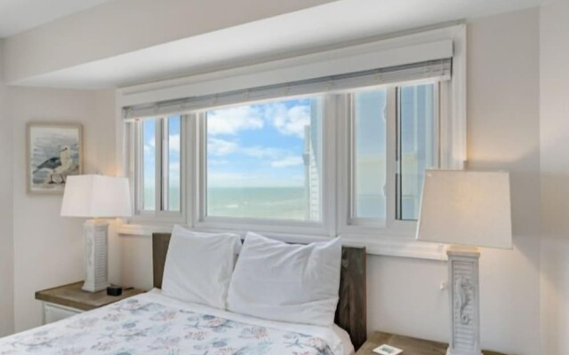 A Beach Dream 1 Bedroom Condo by RedAwning