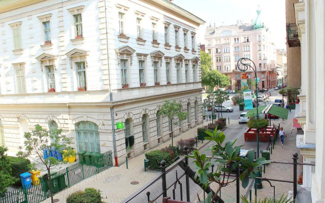 Budapest Center Apartments-Tomy