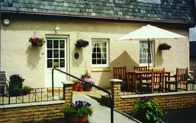 Aaron Glen Guest Apartments