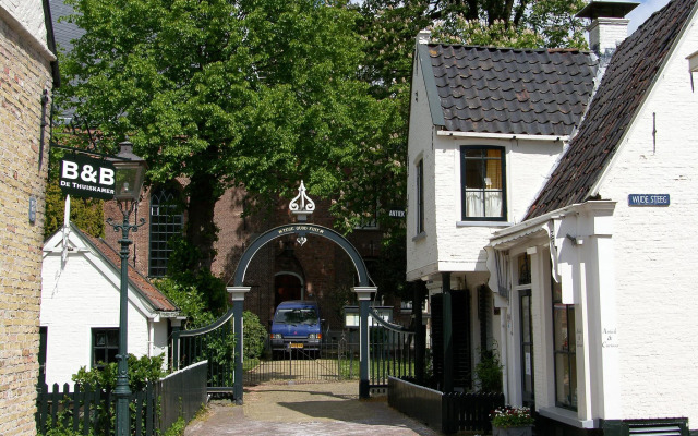 Welcoming Holiday Home in Grou Near River
