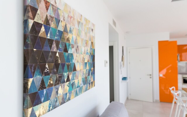 RENTHAS Calabeach Apartment