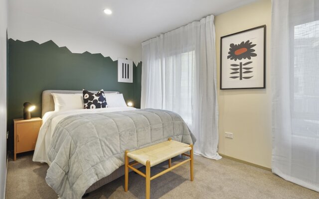 Super Chic Apt nr Albany Mall - Carpark