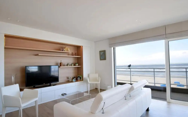 Golf Apartment With Balcony Near the sea