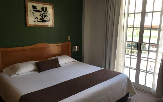 G K Suites Duraznos