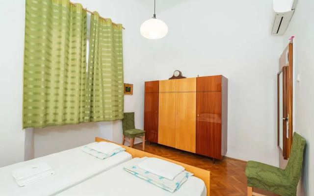 Two Stars Two Beds Downtown Apartment