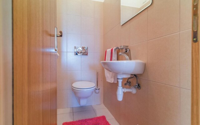 Nice Home in Podstrana With Wifi and 2 Bedrooms