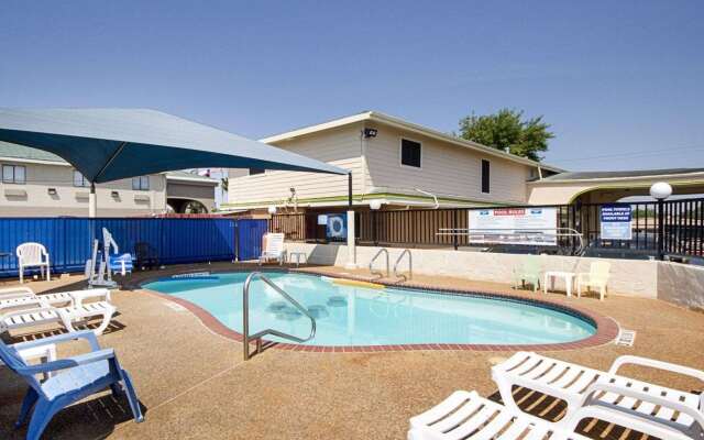 Rodeway Inn San Antonio Lackland AFB - SeaWorld