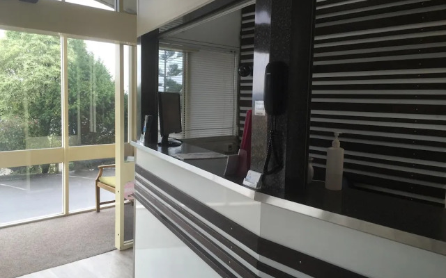 Adina Place Motel Apartments