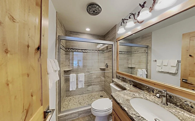 One Bedrooms At Snowbird Condos Slopeside - Free Wifi & Assigned Parking!