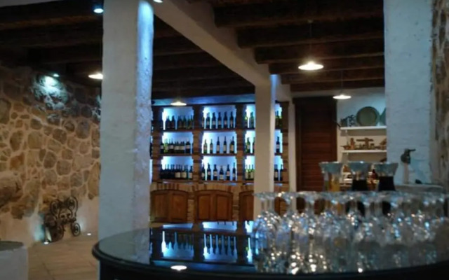 House Rilovic - Two Bedroom House With Swimming Pool and Jacuzzi