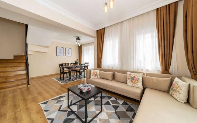 Spacious and Central Apartment near Lara Beach in Muratpasa, Antalya