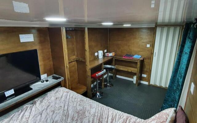 Adorable private suite with hassle-free street parking