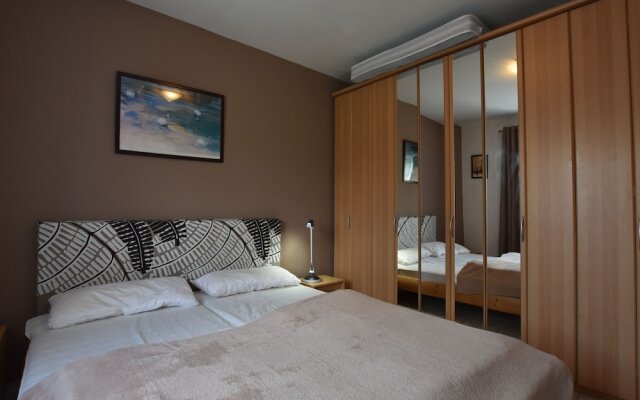 Charming Bungalow with Fenced Garden in Bastorf