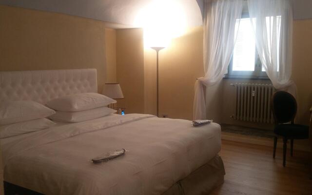 Royal Palace Luxury Suites & Hotel