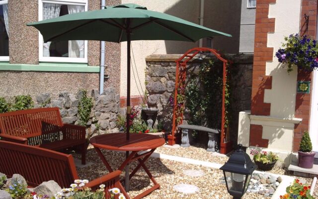 Ascot House Guest House (Adults Only)