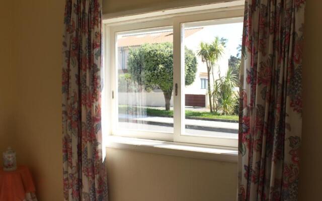 Cozy Summer House by the Beach