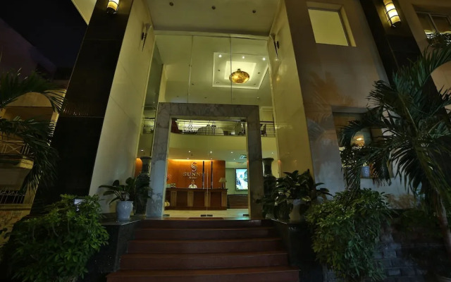Sunny Hotel