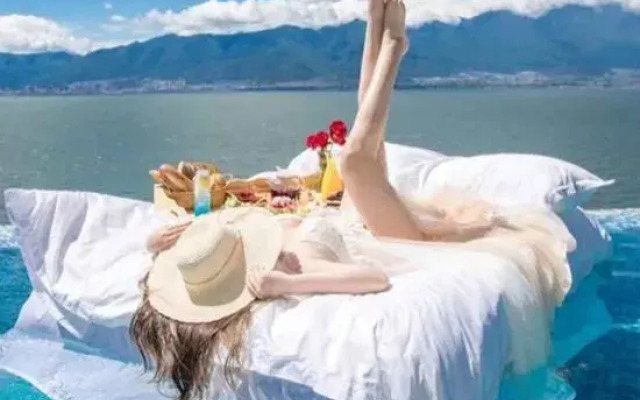 Mermaid Seascape Resort Hotel (Dali Erhai)