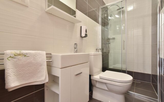 Stunning Home in Srinjine With Wifi and 4 Bedrooms