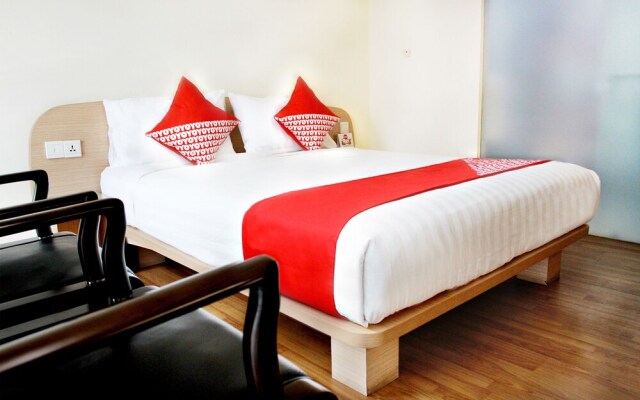 Capital O Business Hotel