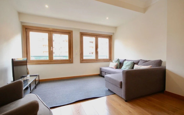 Cozy Orange Telheiras Apartment