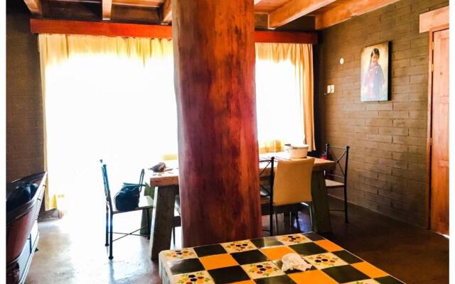 Beautiful Cabin Downtown Tapalpa Oven Mud Barbecue Grill 4 Room 12 ppl TV Wifi