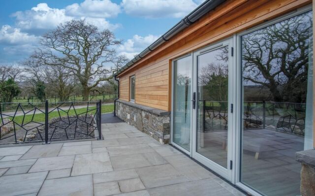 Suite 8 - Sleeping Giant Hotel - PEN Y CAE Inn