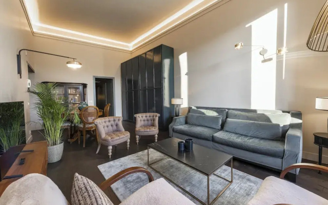 Luxury River View Apartment by MMega