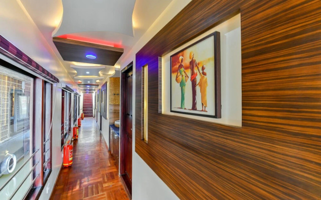OYO 23063 Luxury Meghavarsham 5BHK