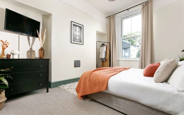 Host Stay Sussex Place